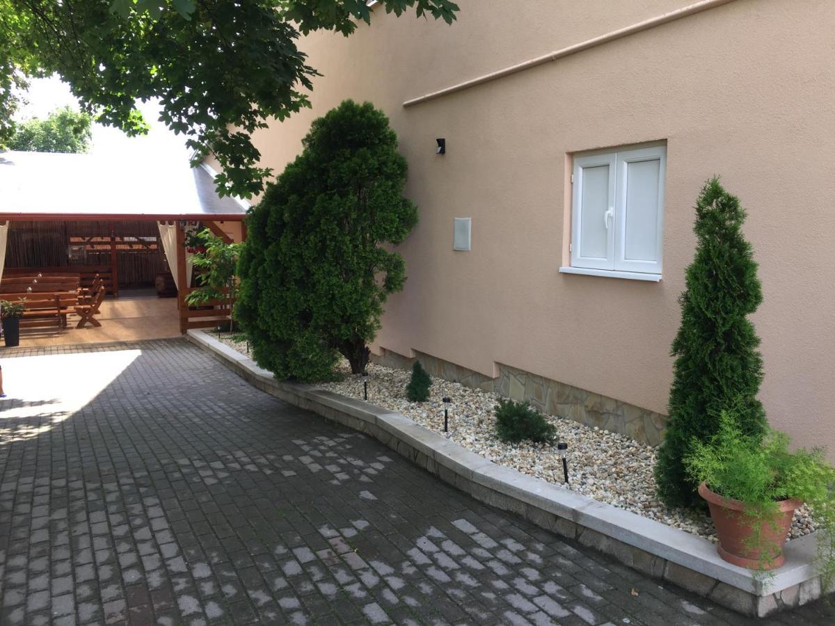 Patavár Panzió Étterem Gyongyospata Extérieur photo
